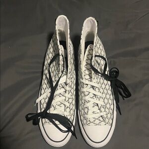 NEVER WORN CONVERSE Stylish Black and White High-Top Mens Shoes